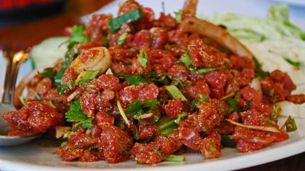 Dünyanın en tehlikeli yemeği: Koi Pla! Ölümcül tehlike saçıyor