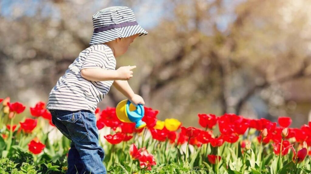 Bahar aylarında çocuklar ve bebekler nasıl giydirilmeli?