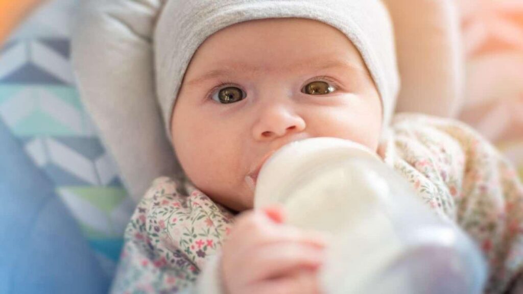 Bebeğiniz biberonla uyuyorsa dikkat! Uzmanlardan 2 ve 3 yaş uyarısı