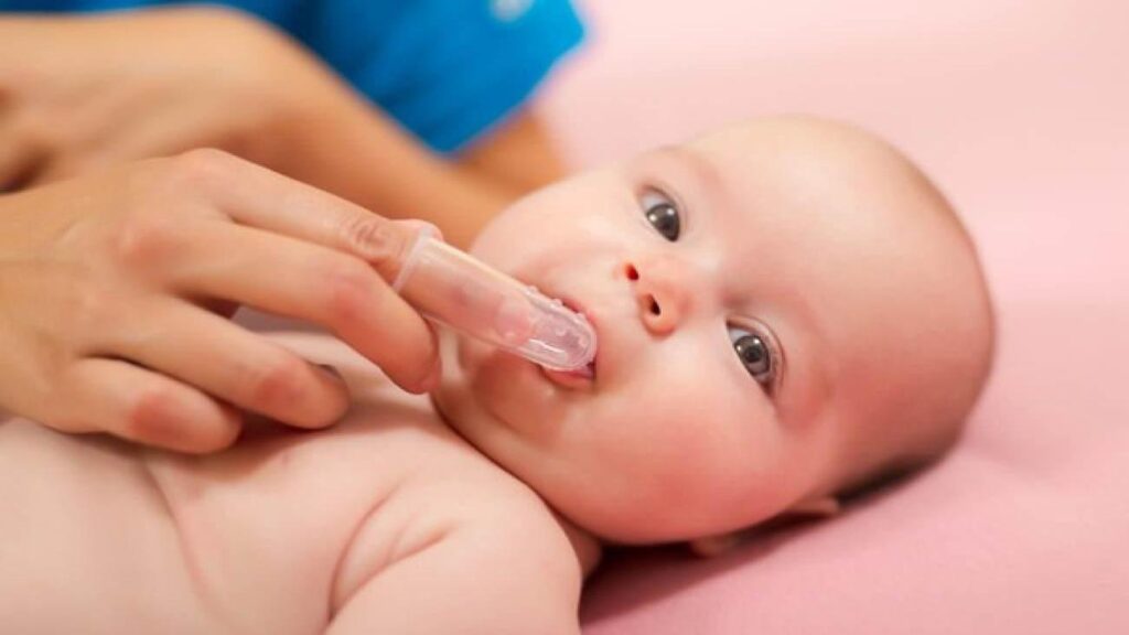 Bebeklerde ağız ve diş bakımı nasıl yapılır? Bebeklerde ağız paklığı