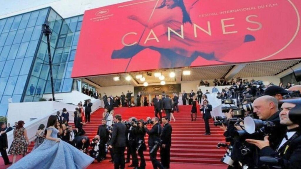 Cannes Sinema Şenliği’ne kıyafet yasağı! Çok dekolteye geçit yok