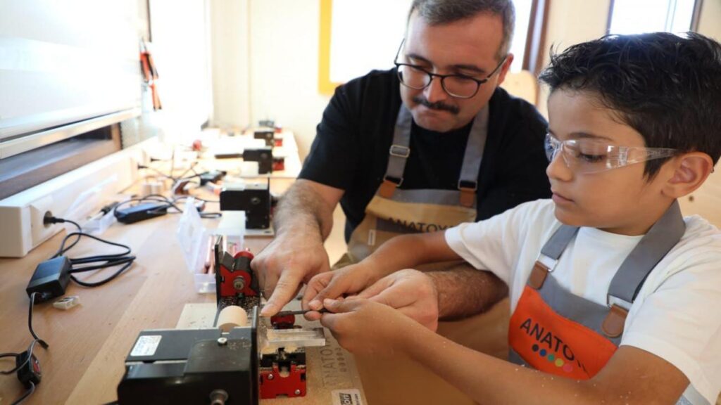 KOMEK’ten ‘Ahşap Oyuncak Çocuk-Ebeveyn Atölyesi’ aktifliği