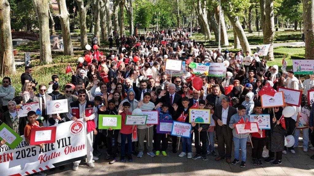 Vali Davut Gül’ün iştirakiyle İstanbul’da “Aile Yılı Yürüyüşü” gerçekleştirildi