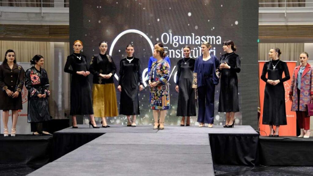 Van Olgunlaştırma Enstitüsü’nden harika bir defile