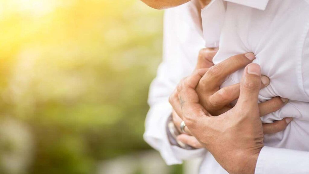 Yaz sıcakları kapıda, kalp hastaları dikkat: Bunları sakın yapmayın!