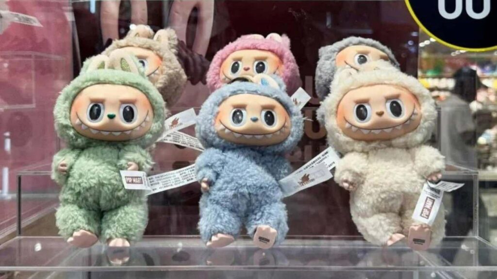 Anne babalar aman dikkat: Tanınan oyuncak baştan çıkardı! Labubu çaldılar