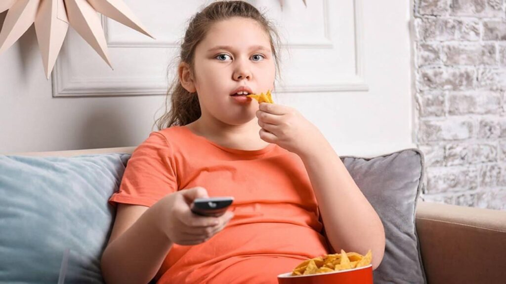 Anne-babalara ihtar: Hareketsizlik ve ekran mühleti çocuklarda obeziteyi artırıyor