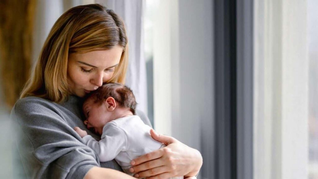 Doğum izinlerinde esaslı değişim: Anneye 24 hafta müsaade muştusu için düğmeye basıldı