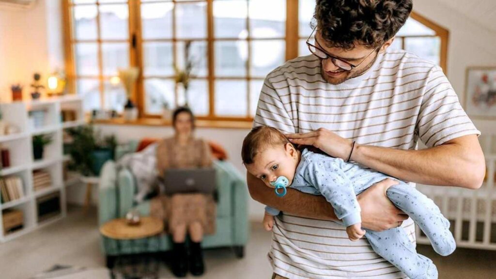 Ebeveynliğe birinci adım: Bakanlıktan aday anne-babalara eğitim desteği!