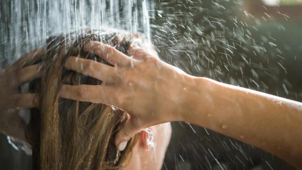 Günde 5 dakika yeterli! Soğuk su ile duş alanlar yararlarına inanamıyor