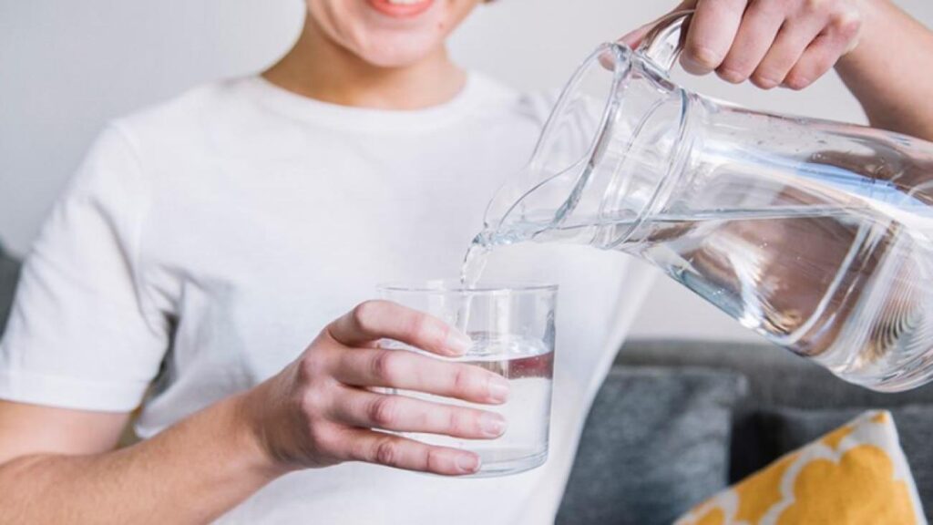 Hamilelikte ne kadar su içmeli? Uzm. Dr. Göktuğ Alakuş uyardı