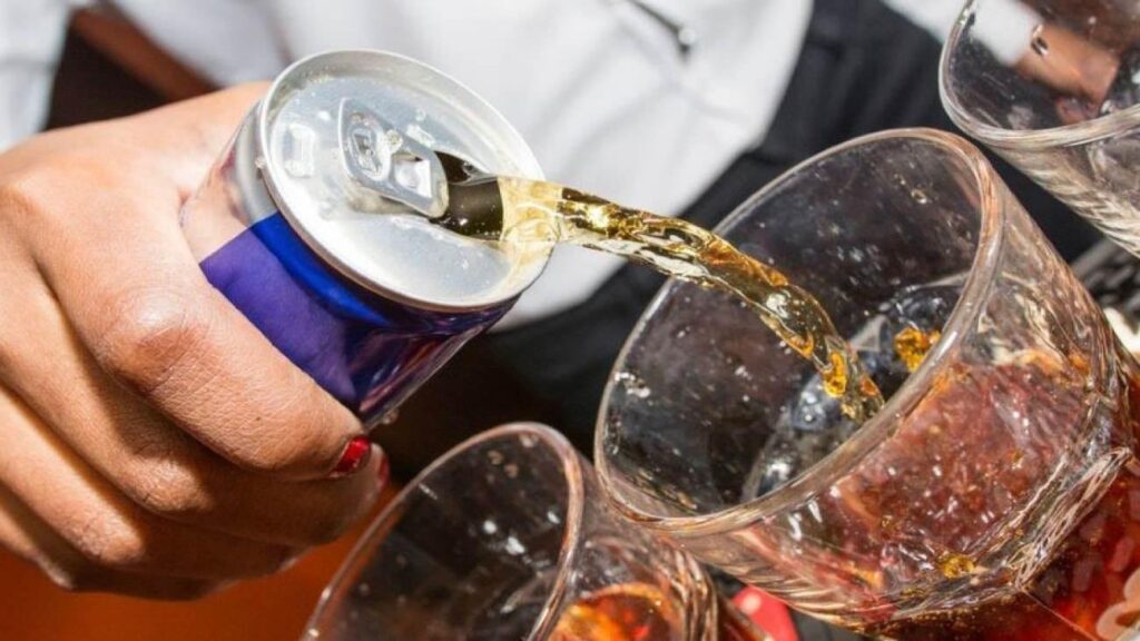 İngiltere’de yeni karar: Gençlere güç içeceği yok!