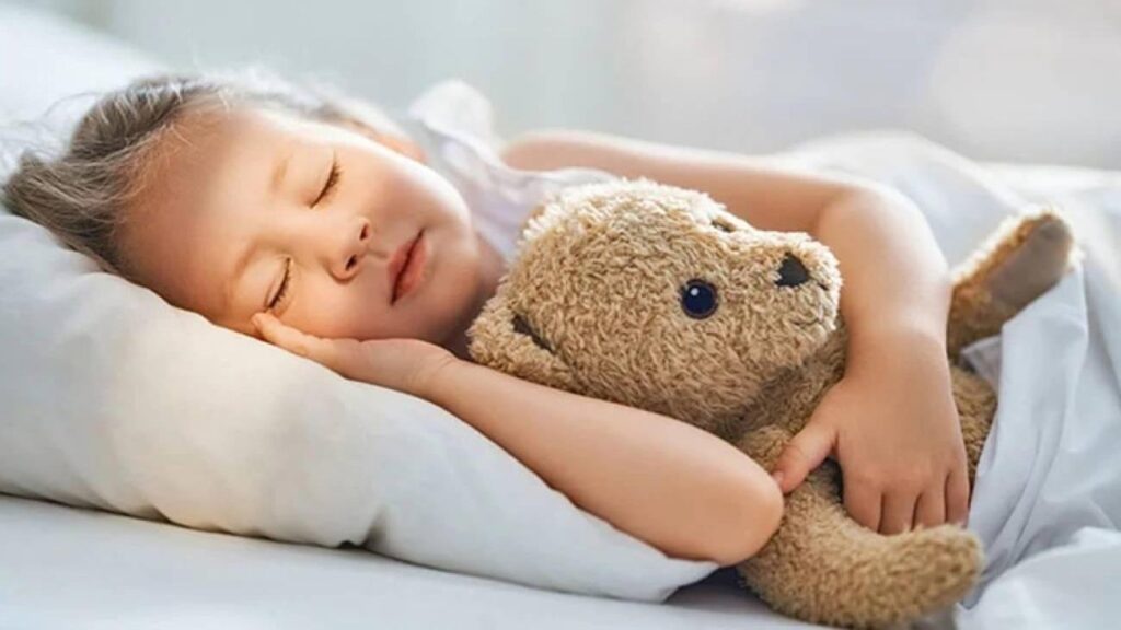 Prof. Dr. Cihangir Akgün uyarıyor: Tatilde çocukların uyku tertibine dikkat!