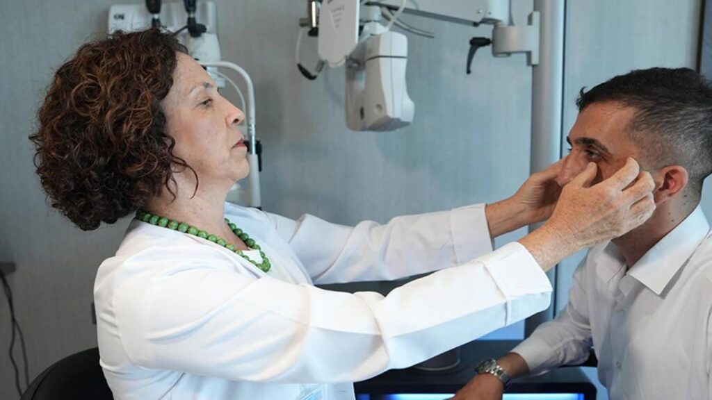 Prof. Dr. Didem Serin uyardı: Göz etrafı sarkmalarına göz arkası etmeyin!