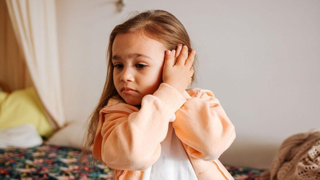 Prof. Dr. Ömer Faruk Çalım uyardı! Çocuklarda süreksiz işitme kaybına neden oluyor