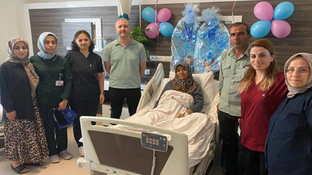 Şanlıurfa’da 53 yaşındaki bayan ikiz bebek dünyaya getirdi