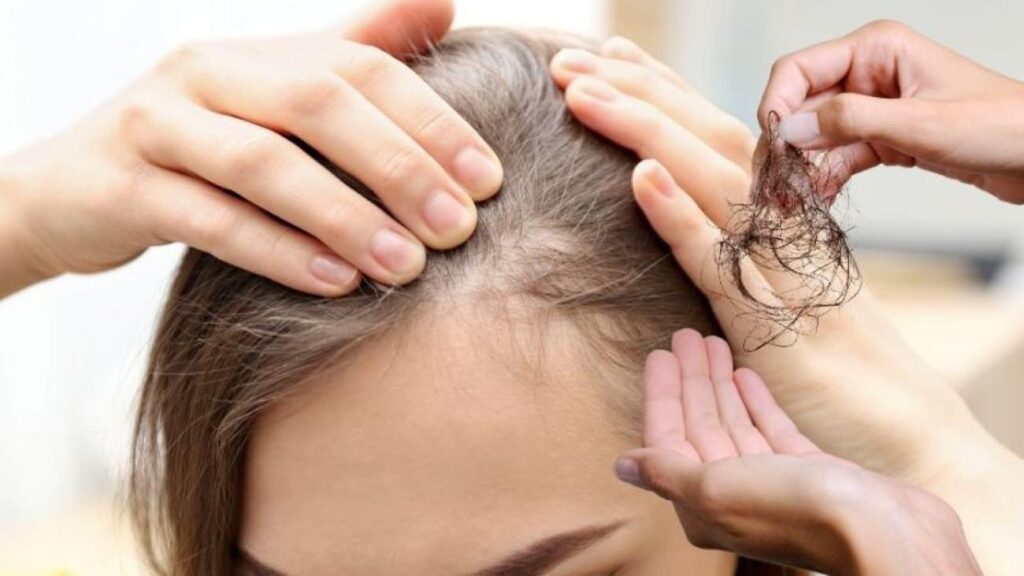 Sonbahar geldi, saçlar dökülmesin! Sonbaharda saç dökülmesini önlemenin doğal yolları