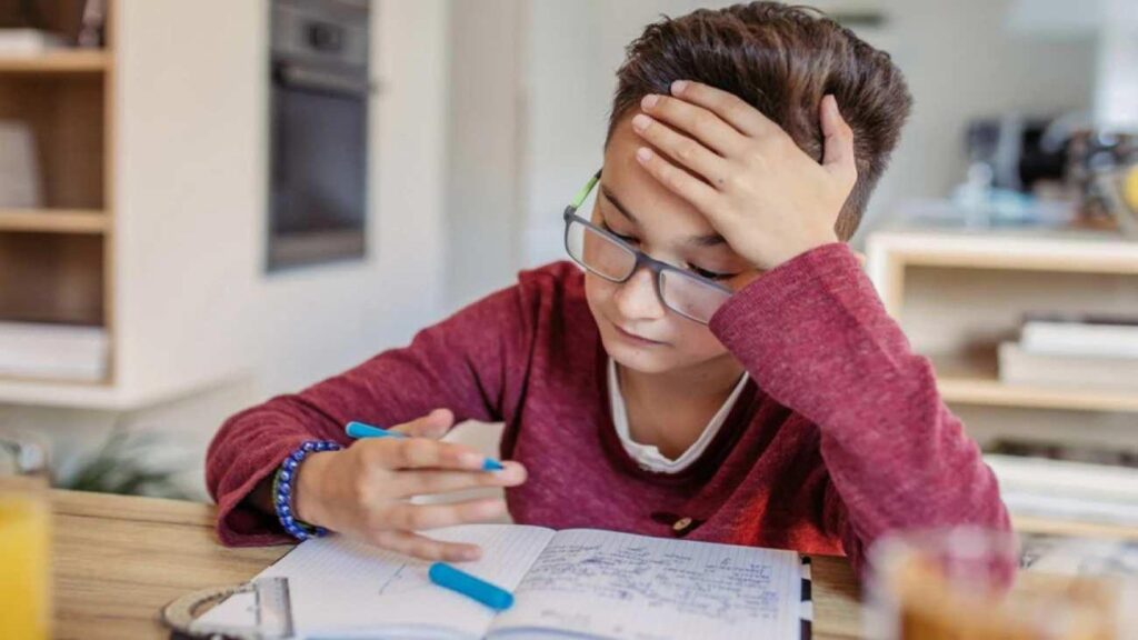 Uzman uyardı: ‘Ödev karaborsası’ çocukların özel bilgilerini tehdit ediyor!