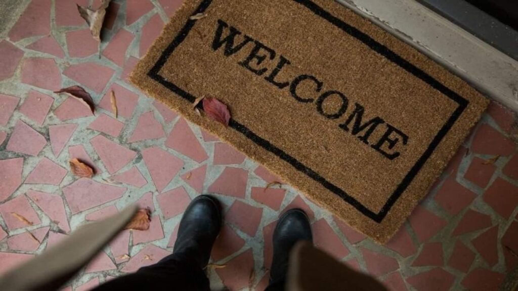 Uzmanlar uyardı: Kapı paspası sandığınız kadar temiz değil!