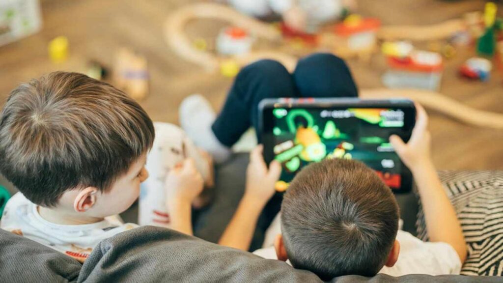Çocuklarda ekran kullanımı muvaffakiyet düşüşüne yol açıyor