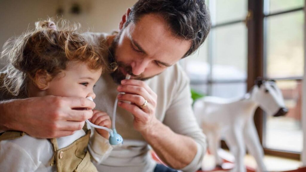 Çocuklarda sık tekrarlayan kulak iltihabına dikkat: Bilinmeyen sebebi geniz eti olabilir